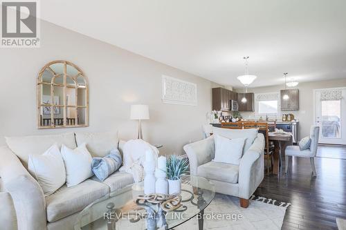 48 Liam Street, Kawartha Lakes, ON - Indoor Photo Showing Living Room