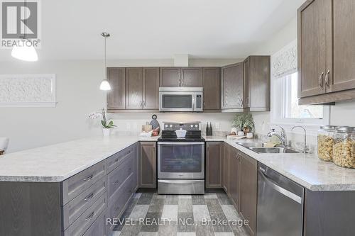 48 Liam Street, Kawartha Lakes, ON - Indoor Photo Showing Kitchen With Double Sink With Upgraded Kitchen