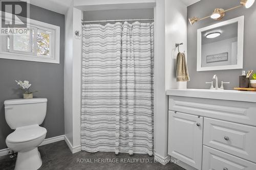 220 Main Street, Kawartha Lakes, ON - Indoor Photo Showing Bathroom