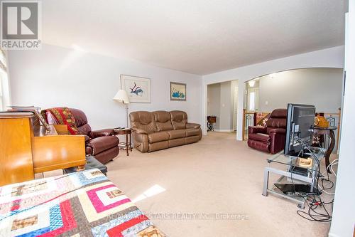 23 Parkside Drive, Kawartha Lakes, ON - Indoor Photo Showing Living Room