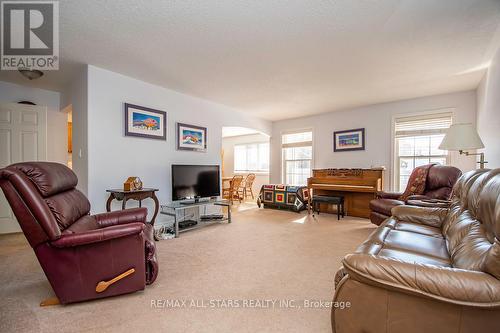 23 Parkside Drive, Kawartha Lakes (Lindsay), ON - Indoor Photo Showing Living Room