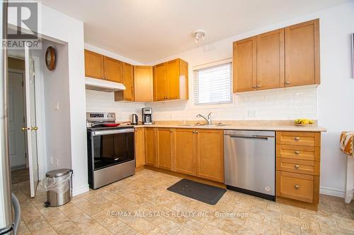 23 Parkside Drive, Kawartha Lakes (Lindsay), ON - Indoor Photo Showing Kitchen