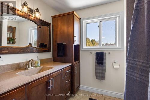 799 County Rd 24 Road, Kawartha Lakes, ON - Indoor Photo Showing Bathroom