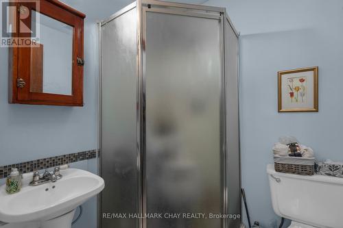 166 Mary Street, Barrie, ON - Indoor Photo Showing Bathroom