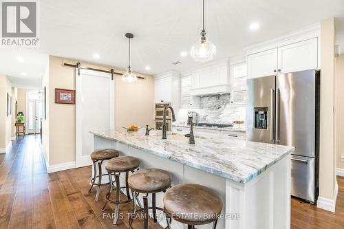 9 Sunnyside Avenue, Oro-Medonte, ON - Indoor Photo Showing Kitchen With Upgraded Kitchen