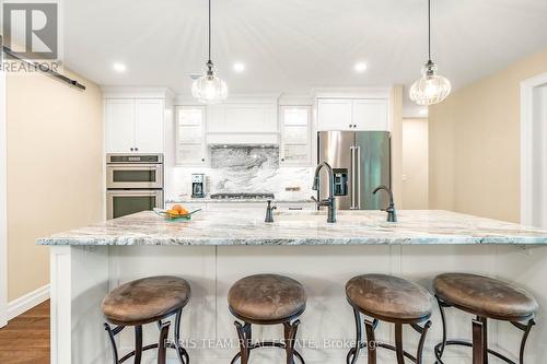 9 Sunnyside Avenue, Oro-Medonte, ON - Indoor Photo Showing Kitchen With Upgraded Kitchen