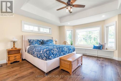 9 Sunnyside Avenue, Oro-Medonte, ON - Indoor Photo Showing Bedroom