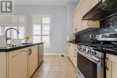 36 Mountain Ridge Road, Brampton, ON - Indoor Photo Showing Kitchen With Upgraded Kitchen