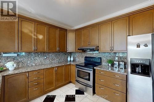120 Danielson Court, Mississauga, ON - Indoor Photo Showing Kitchen With Double Sink