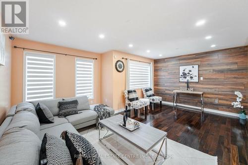 101 Decker Hollow Circle, Brampton, ON - Indoor Photo Showing Living Room