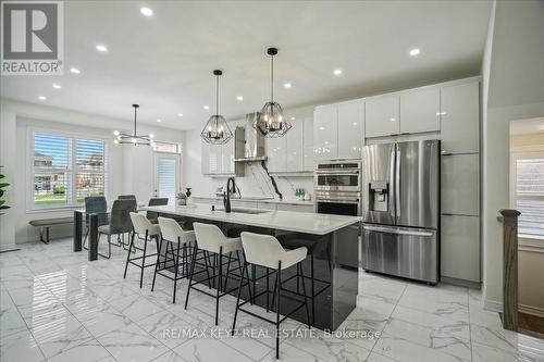 3246 Turnstone Boulevard, Pickering, ON - Indoor Photo Showing Kitchen With Upgraded Kitchen
