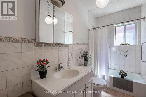 907 Greenwood Avenue, Toronto, ON - Indoor Photo Showing Bathroom