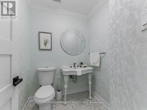 95 Hill Crescent, Toronto, ON - Indoor Photo Showing Bathroom