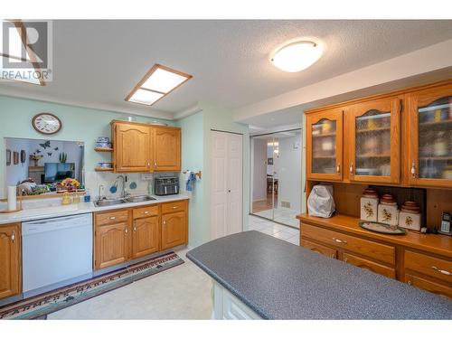 11523 Dunsdon Crescent Unit# 6, Summerland, BC - Indoor Photo Showing Kitchen With Double Sink