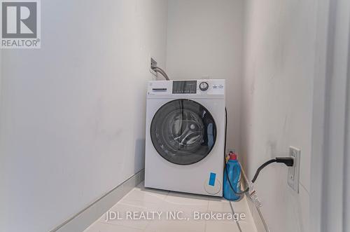 2905 - 77 Shuter Street, Toronto, ON - Indoor Photo Showing Laundry Room