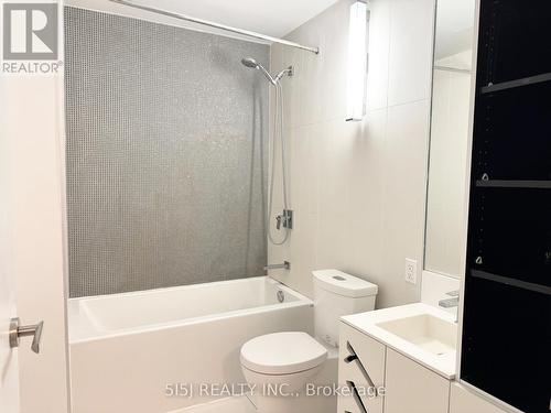 1008 - 125 Peter Street, Toronto, ON - Indoor Photo Showing Bathroom