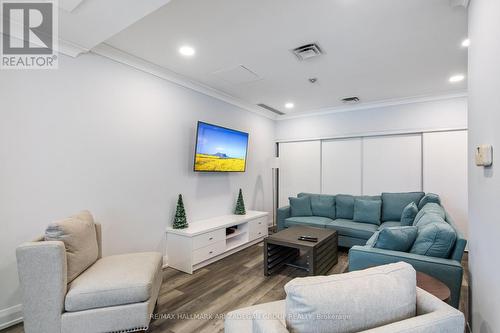 #611 - 398 Eglinton Avenue E, Toronto, ON - Indoor Photo Showing Living Room