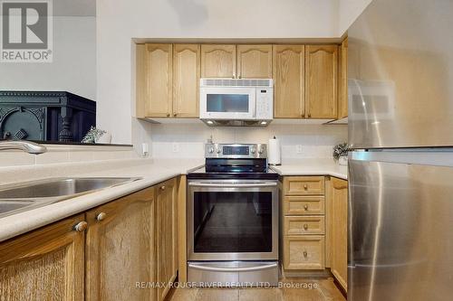 T09 - 16 Dallimore Circle, Toronto, ON - Indoor Photo Showing Kitchen With Double Sink