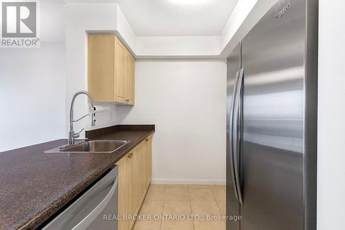 1008 - 153 Beecroft Road, Toronto, ON - Indoor Photo Showing Kitchen