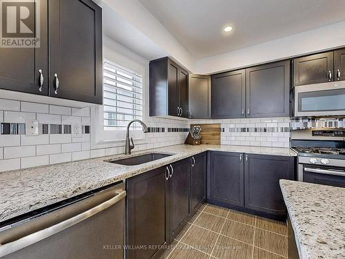 31 Benjamin Way, Whitby, ON - Indoor Photo Showing Kitchen With Upgraded Kitchen
