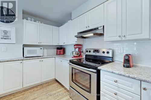 201 - 90 Dale Avenue, Toronto, ON - Indoor Photo Showing Kitchen