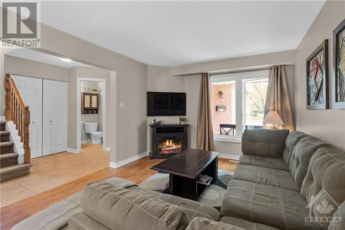 961 Como Crescent, Ottawa, ON - Indoor Photo Showing Living Room With Fireplace