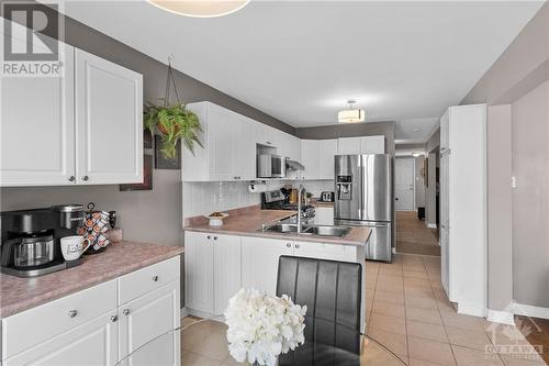 961 Como Crescent, Ottawa, ON - Indoor Photo Showing Kitchen With Double Sink