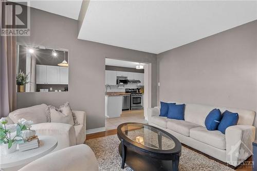 961 Como Crescent, Ottawa, ON - Indoor Photo Showing Living Room