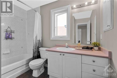 Full bath - 961 Como Crescent, Ottawa, ON - Indoor Photo Showing Bathroom