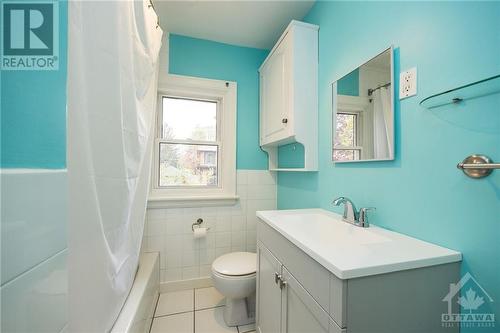 49 Geneva Street, Ottawa, ON - Indoor Photo Showing Bathroom