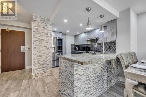 602 - 5785 Yonge Street, Toronto, ON - Indoor Photo Showing Kitchen With Upgraded Kitchen