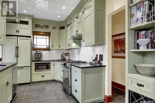 88 Angus Crescent, Regina, SK - Indoor Photo Showing Kitchen With Upgraded Kitchen