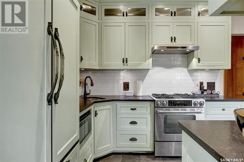 88 Angus Crescent, Regina, SK - Indoor Photo Showing Kitchen With Upgraded Kitchen