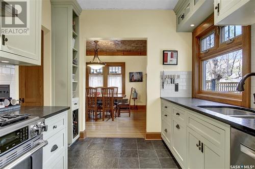 88 Angus Crescent, Regina, SK - Indoor Photo Showing Kitchen With Double Sink