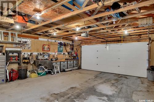 88 Angus Crescent, Regina, SK - Indoor Photo Showing Garage