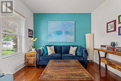 534 Kildare Road, Windsor, ON - Indoor Photo Showing Living Room