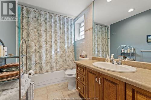 534 Kildare Road, Windsor, ON - Indoor Photo Showing Bathroom