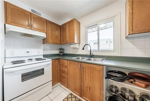 23 Watson'S Lane|Unit #14, Dundas, ON - Indoor Photo Showing Kitchen With Double Sink