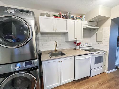 350 Quigley Road|Unit #812, Hamilton, ON - Indoor Photo Showing Laundry Room