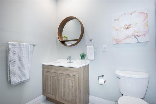 31 Albany Avenue, Hamilton, ON - Indoor Photo Showing Bathroom