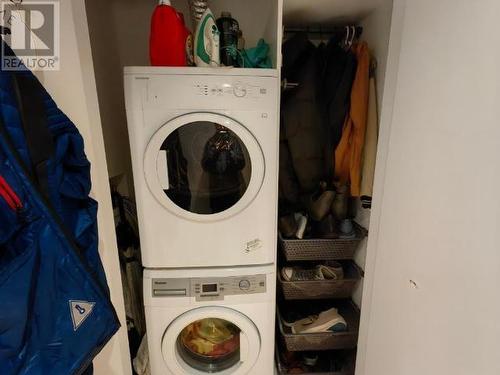 620-2220 Kingsway, Out Of Board Area, BC - Indoor Photo Showing Laundry Room