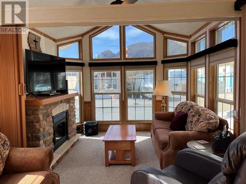 1383 Silver Sands Road Unit# 120, Sicamous, BC - Indoor Photo Showing Living Room With Fireplace