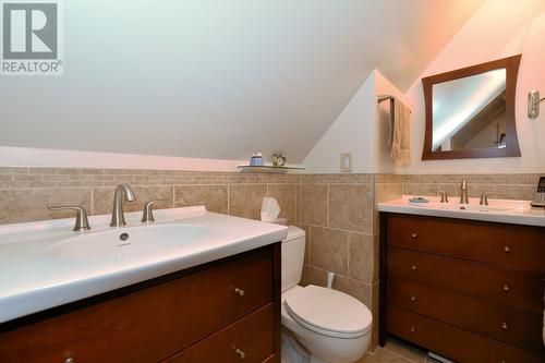 2226 Blind Bay Road, Blind Bay, BC - Indoor Photo Showing Bathroom