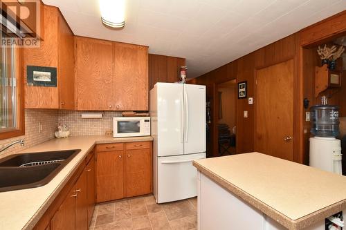 2226 Blind Bay Road, Blind Bay, BC - Indoor Photo Showing Kitchen With Double Sink