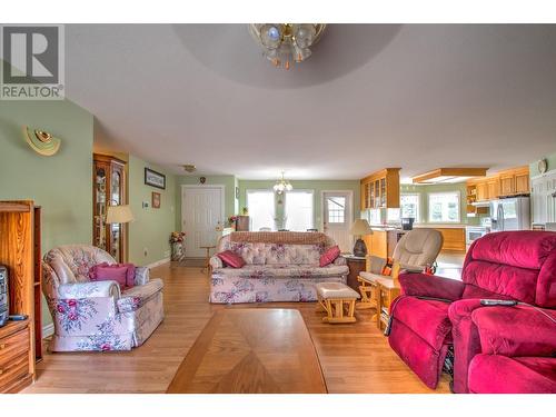 2460 Blind Bay Road, Blind Bay, BC - Indoor Photo Showing Living Room