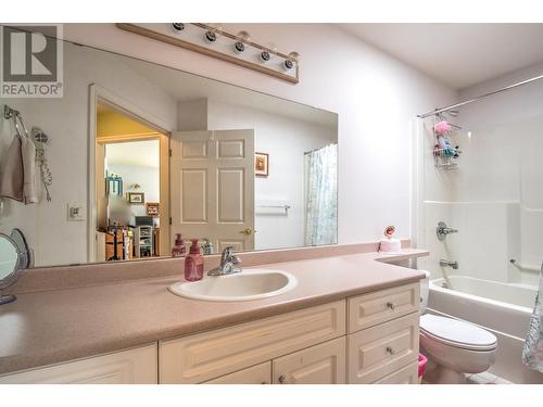 2460 Blind Bay Road, Blind Bay, BC - Indoor Photo Showing Bathroom