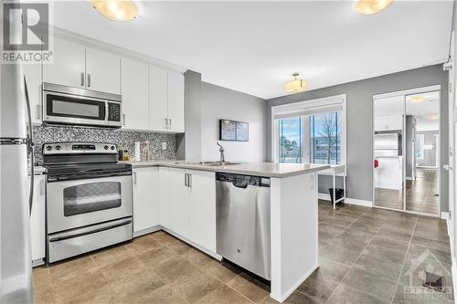 184 Den Haag Drive, Ottawa, ON - Indoor Photo Showing Kitchen With Stainless Steel Kitchen