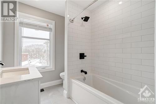383 & 385 Brant Street, Ottawa, ON - Indoor Photo Showing Bathroom
