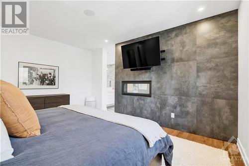 652 Tweedsmuir Avenue Unit#A, Ottawa, ON - Indoor Photo Showing Bedroom