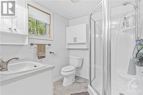 2 Old Mountain Road, Westport, ON - Indoor Photo Showing Bathroom